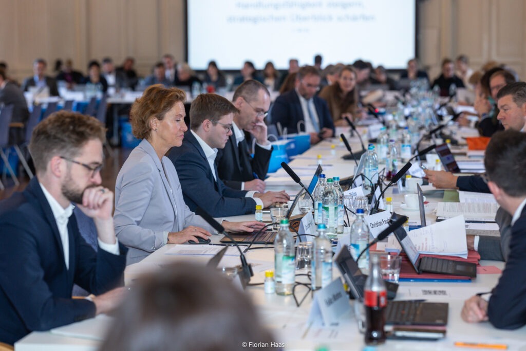 Teilnehmer während der Vollversammlung des Wissenschaftsrats in München