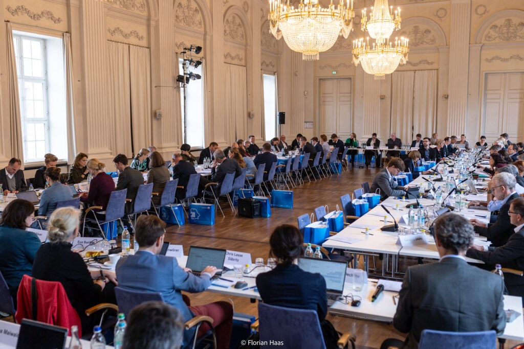 Sitzungssaal bei der Vollversammlung des Wissenschaftsrats in München